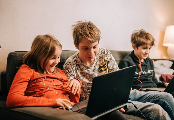 Zahvaljujući udruzi PWMN Croatia smanjujemo digitalni jaz među djecom Zahvaljujući udruzi PWMN Croatia smanjujemo digitalni jaz među djecom