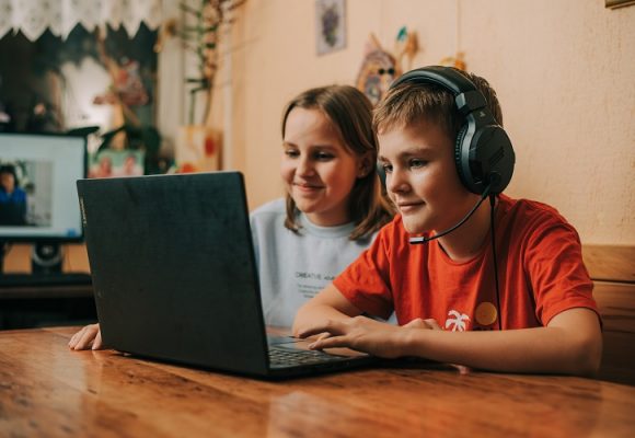 Završile edukacije o digitalnoj pismenosti za djecu – imamo 100-tinjak novih digitalnih znalaca Završile edukacije o digitalnoj pismenosti za djecu – imamo 100-tinjak novih digitalnih znalaca